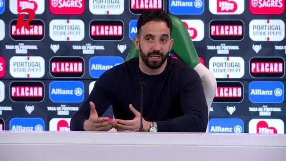 Treinador do Sporting diz que o internacional moçambicano tem a capacidade de "tirar jogadores da frente"