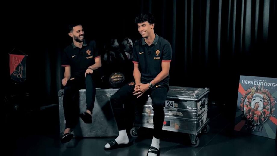 Brincadeira entre os dois internacionais portugueses no documentário "10/10 Memória Perfeita"