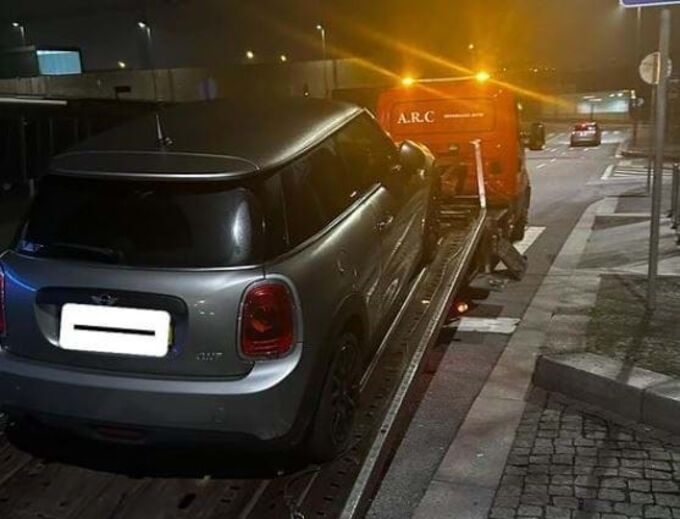 Carro do chefe dos 'Super Dragões' vandalizado à porta do Estádio do Dragão