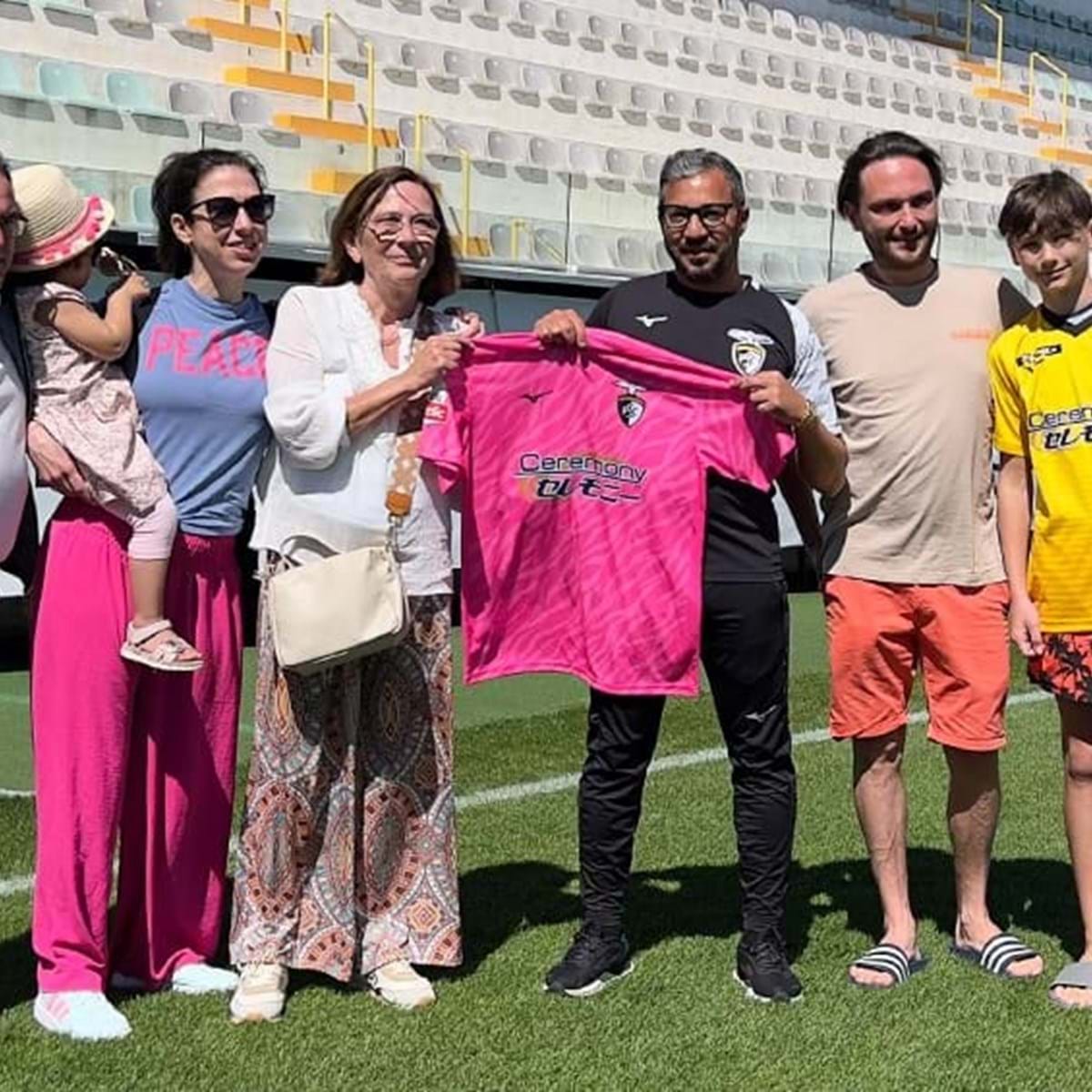 Família de Cadorin visitou estádio do Portimonense - Portimonense - Jornal  Record