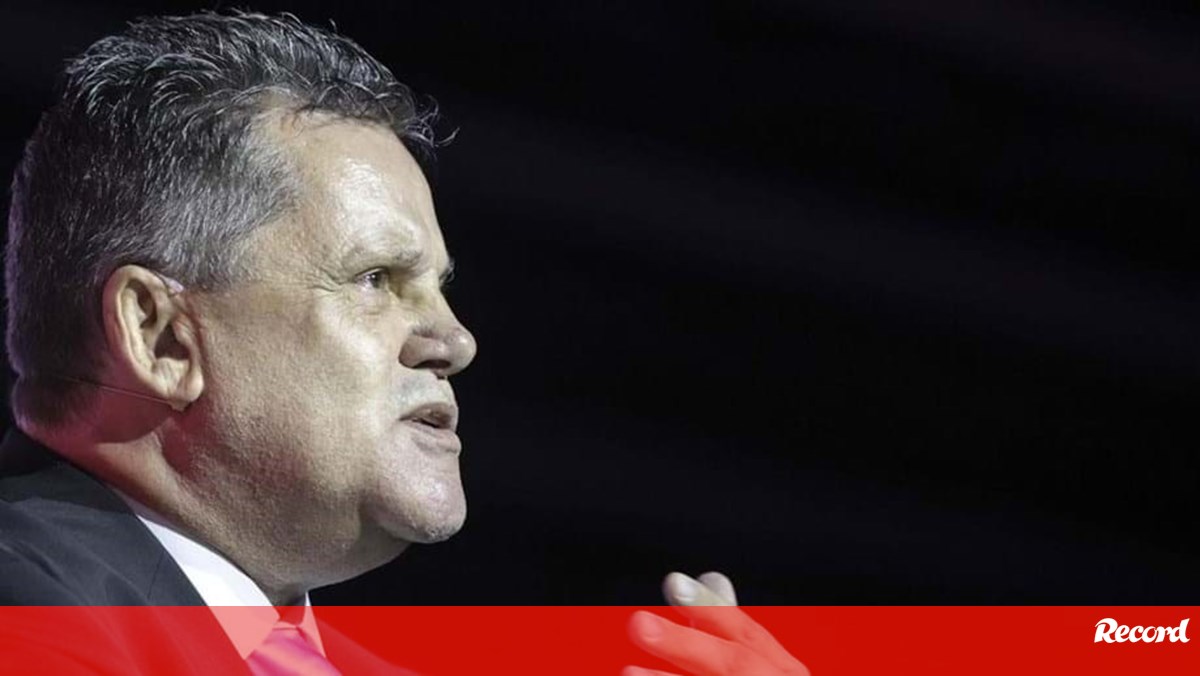 Rui Alves suspenso 22 dias e multado