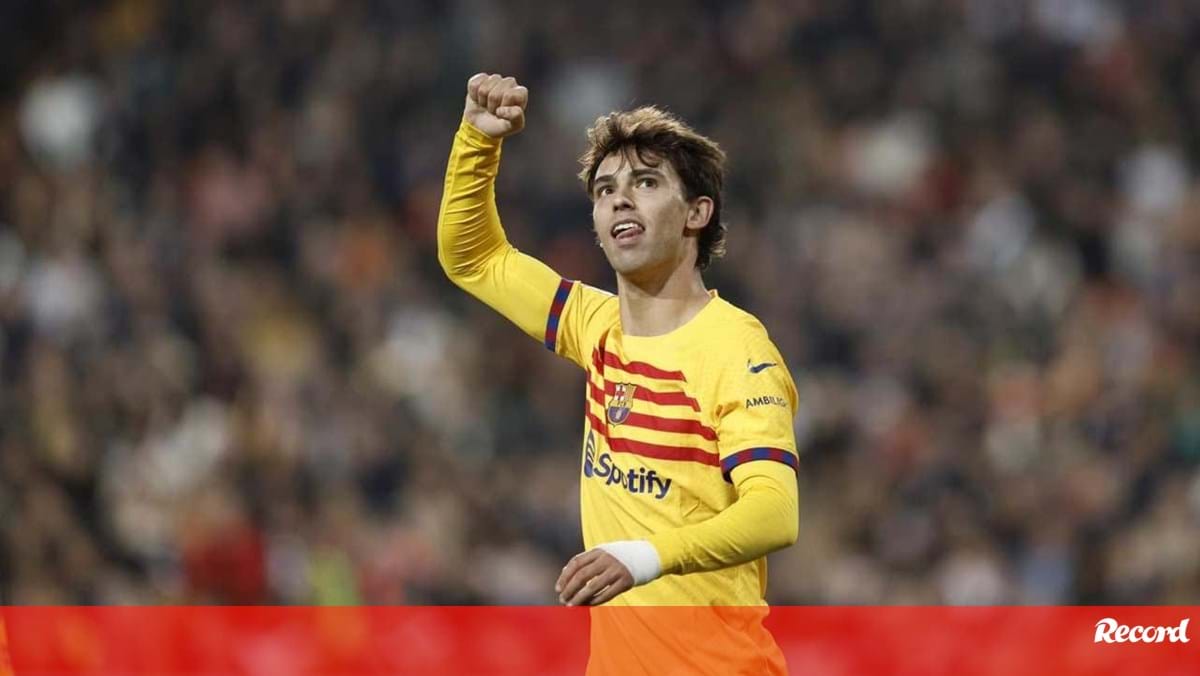 Presidente do Atlético Madrid garante: «O Barcelona quer João Félix e ele quer ficar»