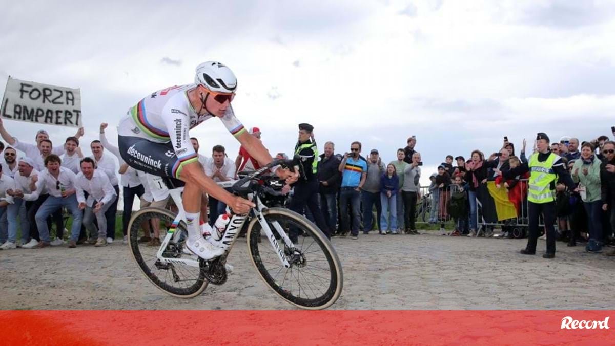 Van der Poel domina Paris Roubaix e conquista 6.º monumento da carreira