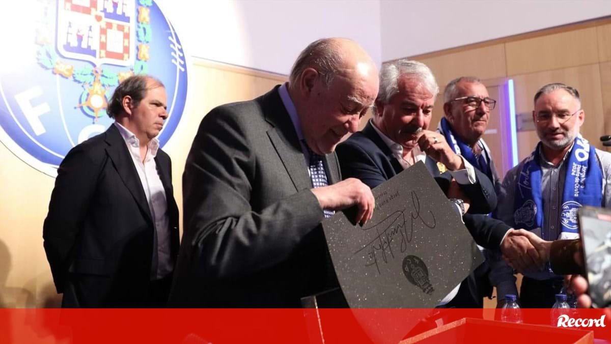 Pinto da Costa envia recado a Villas-Boas: «Não trago seguranças nem polícias à minha volta»