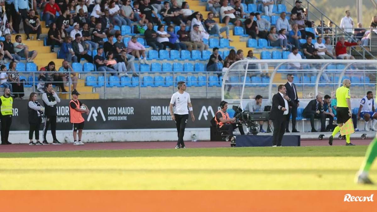 Alexandre Santana: «Ficamos tristes por não ter sido assinalado um penálti merecido a nossa favor»