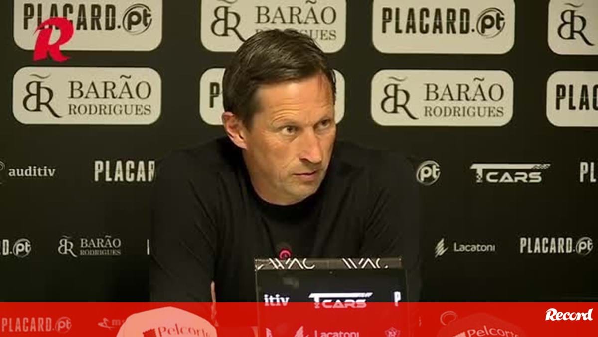 Roger Schmidt volta a visar adeptos do Benfica: «Não precisamos destas pessoas, espero que fiquem em casa»