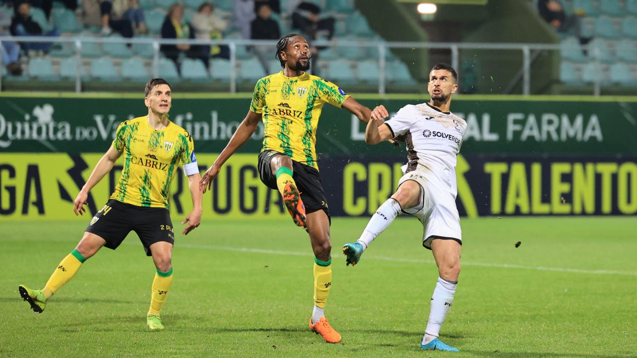 Abdoulaye Ba está de regresso aos relvados - Tondela - Jornal Record