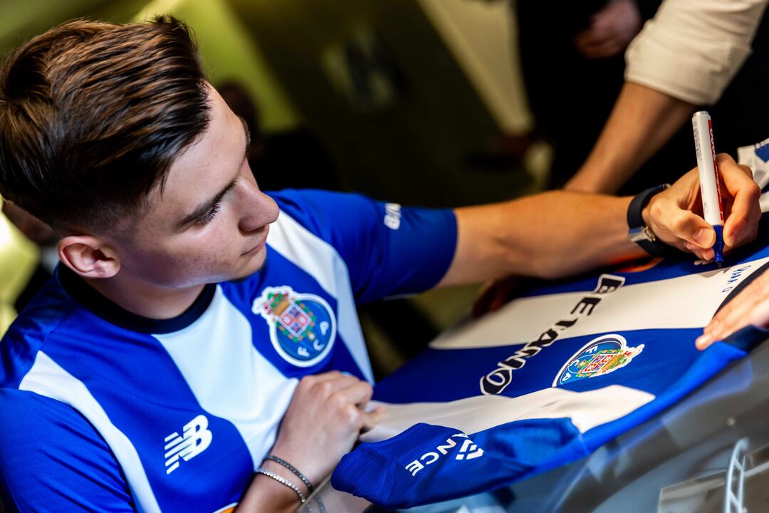 /fotosgeral/Fotos/2-51165548#1b82e5925828ee7ffa224bb5d5f5f8b9 (21067075) (Milenium)