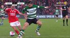 Banco do Benfica ficou a pedir penálti após este lance entre Coates e Rafa: árbitro mandou seguir