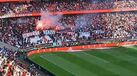 «Presidente, o nosso amor não tem limite»: No Name Boys mostraram tarja e interromperam Benfica-Sp. Braga com tochas