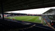 100. Kenilworth Road (Luton, Inglaterra), 10,356 espectadores