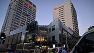 Tiroteio e esfaqueamento em centro comercial em Sydney