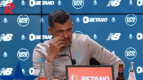 «Soa-me estranho, isso...»: Conceição interrompeu pergunta sobre resultados da equipa