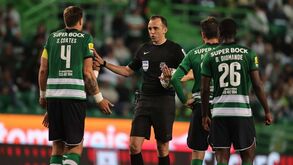 Sporting volta a encontrar João Pinheiro depois da polémica em Guimarães: os casos que fizeram 'estalar o verniz'