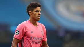 Varane alerta para o perigo das concussões cerebrais: «Percebi que alguns erros que cometi não podiam ter caído do céu»