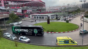 O momento em que o autocarro do Sporting chegou ao Estádio da Luz