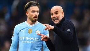 Guardiola e a reprimenda a Grealish no jogo com o Arsenal: «Faço isso para as câmaras e pelo meu ego»
