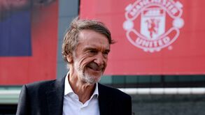 Clubes ingleses furiosos com Man. United e Jim Ratcliffe: 'roubo' de membros do staff provoca revolta