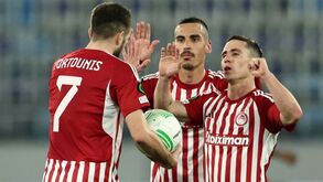Daniel Podence e João Carvalho aceleram o Olympiacos