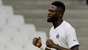 Mbemba falha próximo jogo do Marselha mas deverá estar apto para defrontar o Benfica