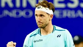 Casper Ruud inicia defesa do título no Estoril Open com triunfo tranquilo