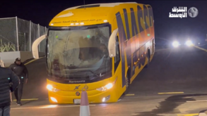 Insólito: autocarro do Al Nassr ficou preso na entrada da garagem do estádio