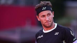 Campeão Casper Ruud apura-se para as meias-finais do Estoril Open