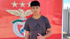 Espanhol de 16 anos mostra-se no Seixal: joga em qualquer zona do campo