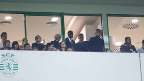 Um ilustre bem atento ao dérbi: José Mourinho está em Alvalade a seguir o Sporting-Benfica