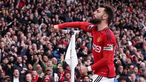 Que momento: Bruno Fernandes marca golaço do meio-campo frente ao Liverpool