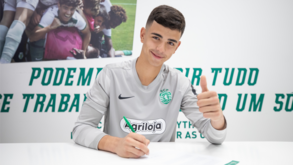 Miguel Gouveia assina contrato profissional com o Sporting para seguir as pisadas de Adán
