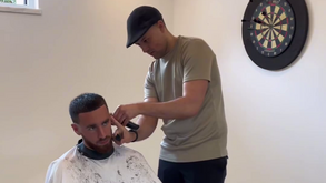 Barbeiro de Kökçü viajou da Holanda a Portugal só para cortar o cabelo do médio do Benfica