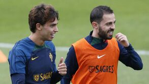 João Félix acredita que convenceu Bernardo Silva a rumar ao Barcelona: «Se vier vou pedir uma comissão!»