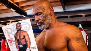 Mike Tyson: «Não preciso de camisa. Quero mostrar como estou bonito...»
