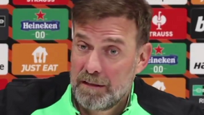 Klopp questiona jornalista por causa de perguntas a Henderson: «Que entrevista horrível foi aquela...»