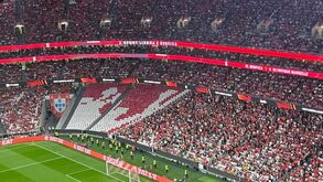 No Name Boys deixam vazio um dos seus setores durante a primeira parte do Benfica-Marselha