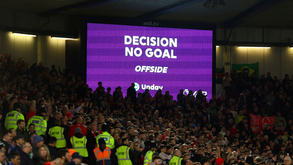 Premier League aprova nova tecnologia semiautomática para detetar foras de jogo