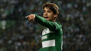 Daniel Bragança entra no meio-campo na vez de Hjulmand