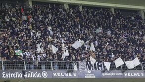 Sócios do V. Guimarães fazem fila para comprar bilhetes para o jogo com o FC Porto