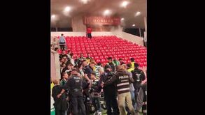 Incêndio numa bancada do Cidade de Barcelos durante o Gil Vicente-Sporting obrigou a evacuar adeptos