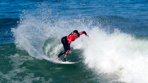 Martim Nunes e Mafalda Lopes mostram surf de excelência no Somersby Porto Pro