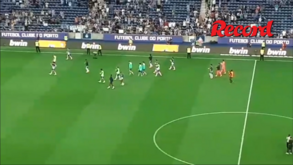 Novas imagens do final de jogo entre o FC Porto e o Famalicão: jogadores muito assobiados 
