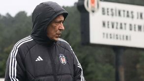Fernando Santos despedido... meia hora depois de afirmar que não pensava demitir-se