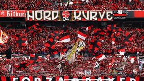 Sinta um pouco do ambiente de festa dos adeptos do Leverkusen