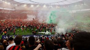 A emocionante festa de campeão do Leverkusen