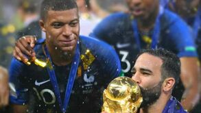 Adil Rami: «Mbappé sofreu muito este ano com o treinador e com o clube»