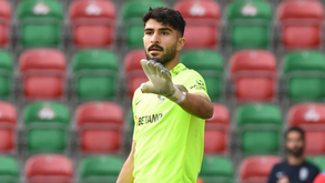 Amir tem época em risco
