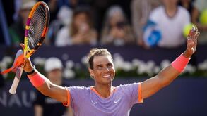 Nadal regressa à competição com triunfo em Barcelona