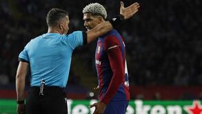 Ronald Araújo quebra o silêncio depois da expulsão frente ao PSG