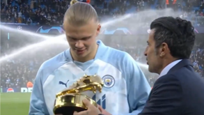 Luís Figo entregou a Rodri e Haaland os prémios de melhor jogador e melhor marcador da Champions 2022/23